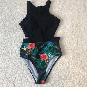 NWT Cute One Piece w/ Tropical Print
